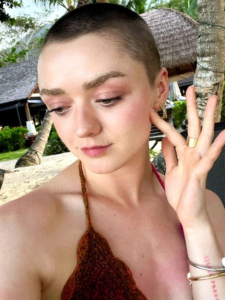 Maisie Williams 8.5 x 11 Candid Color Photograph Art Print Photo Picture Collectibles:Photographic Images:Photographs Style Your Walls